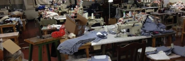 Fabbrica tessile illegale a Casandrino, denuncia e maximulta per il proprietario