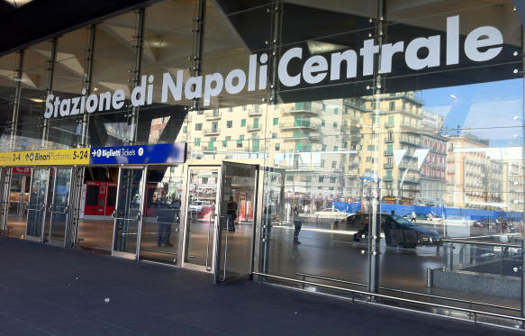 Napoli: ragazzo ferito alla stazione di centrale per una testata in faccia