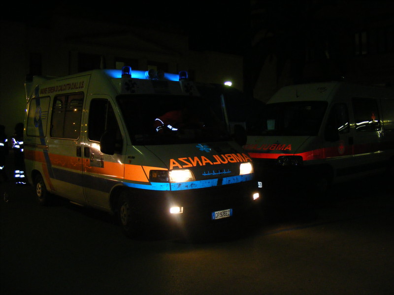 https://www.zerottounonews.it/wp-content/uploads/2014/09/Ambulanza-118-di-Notte-21.jpg