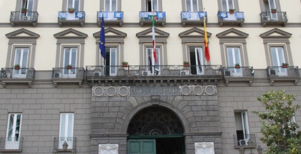 Napoli: abusi d’ufficio, vigili e dipendenti comunali sospesi dalla Commissione disciplinare