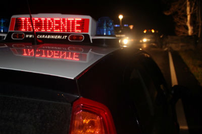 https://www.zerottounonews.it/wp-content/uploads/2015/11/incidente_stradale_notte_ambulanza_4.jpg