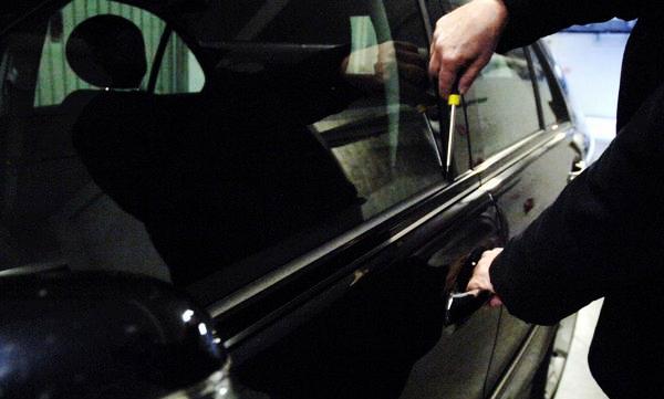 Pomigliano d’Arco: carabinieri arrestano 2 ladri di auto