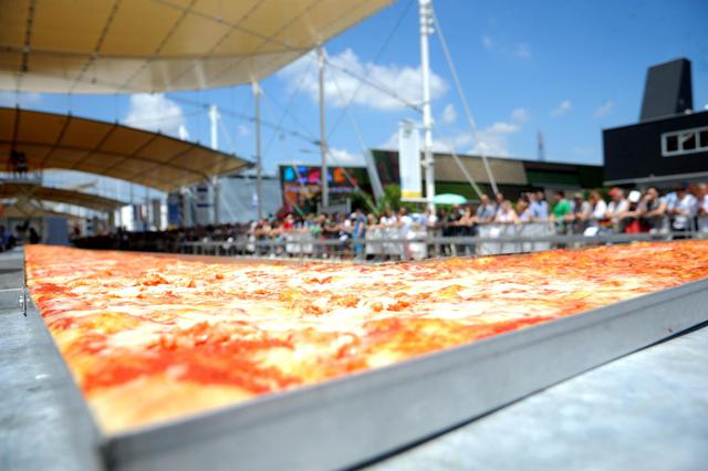 Napoli: il 15 maggio si tenterà di battere il record della pizza più lunga del mondo