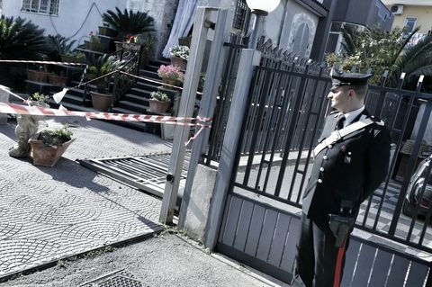 Shock a Calvizzano: cancello esce dai binari e schiaccia bambina