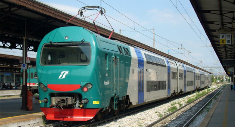 Secondo Trenitalia 90 convogli su 100 in Campania sono puntuali