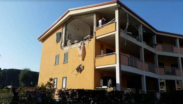 Castel Volturno: esplosione in casa, grave mamma 40enne