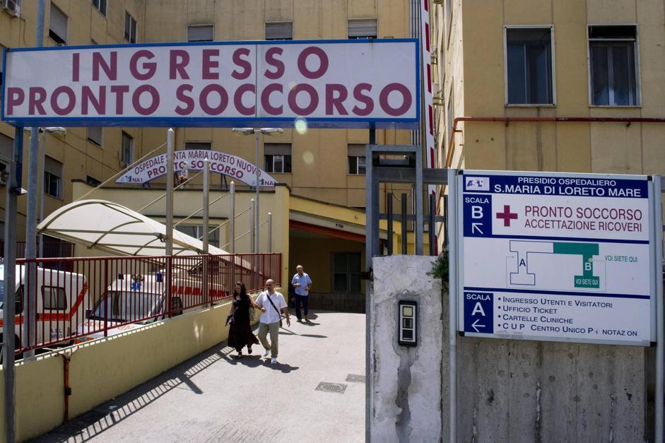Napoli: familiari danneggiano pronto soccorso del Loreto Mare e minacciano un infermiere