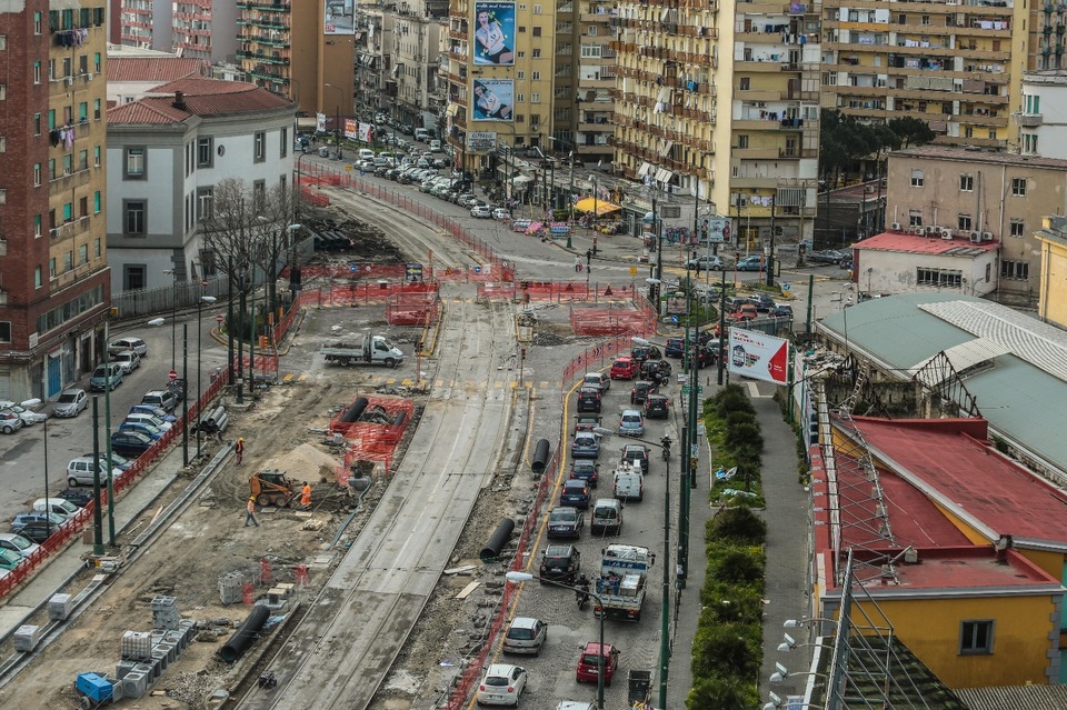 Napoli: slitta la riapertura completa di via Marina