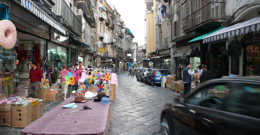 Napoli: i senegalesi feriti alla Duchesca sono stati colpiti per 20 euro di pizzo, 4 arresti
