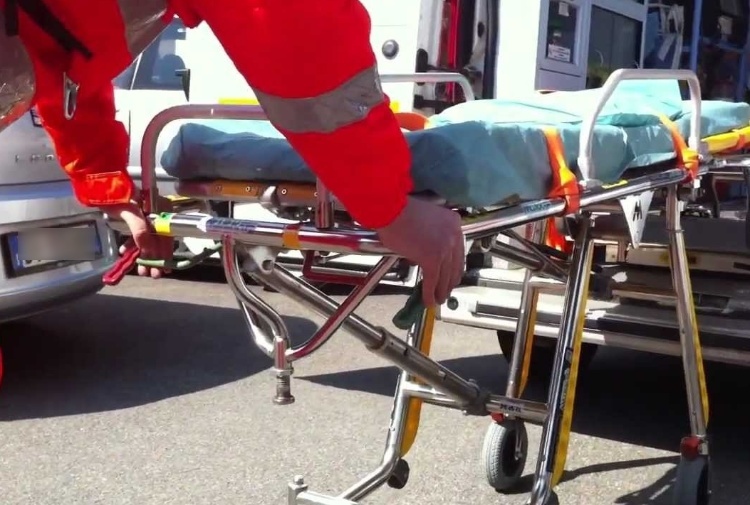Napoli: è giallo sul cadavere di una bimba di 3 anni trovato nel bagagliaio di un’auto