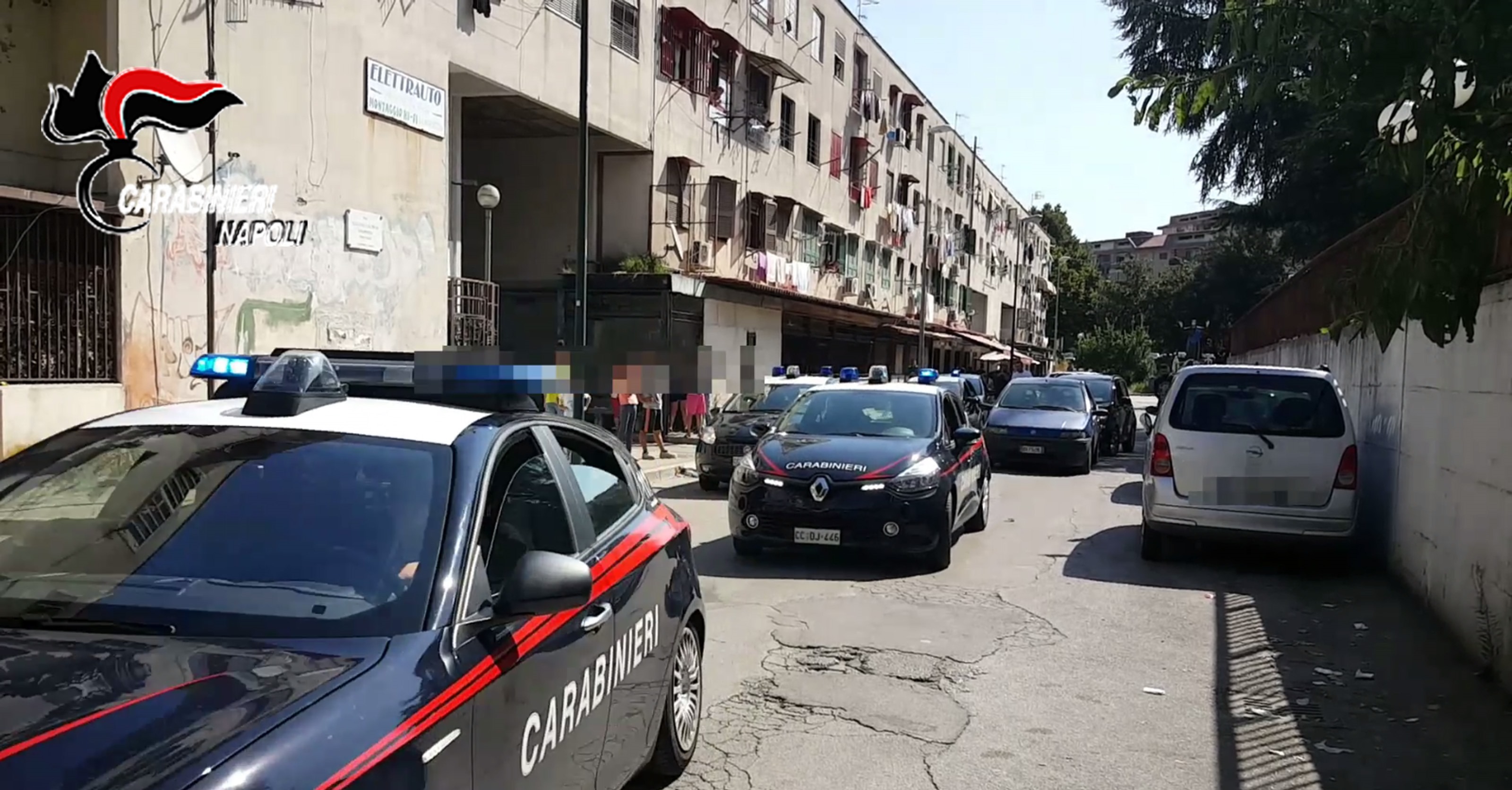 Napoli: operazione dei Carabinieri contro lo spaccio nelle Case dei Puffi a Scampia