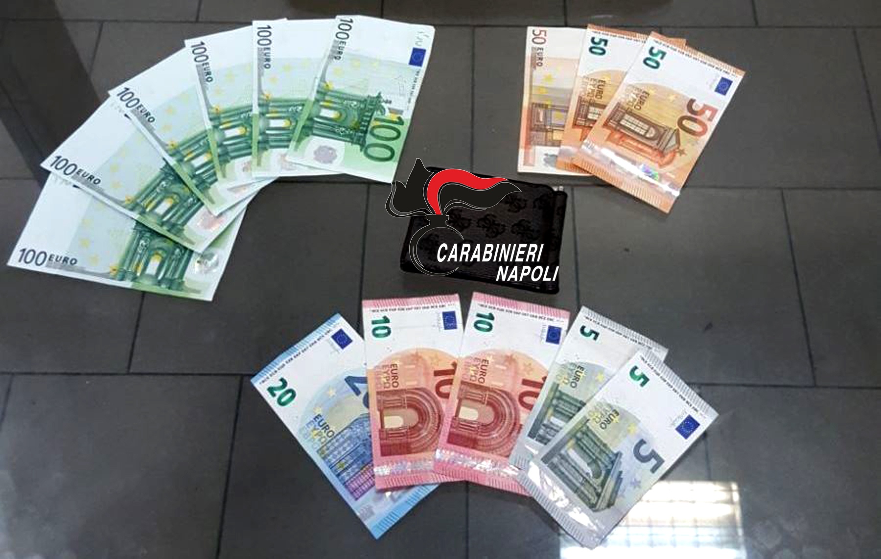 Spendeva banconote false nei negozi al Vomero: arrestata 47enne