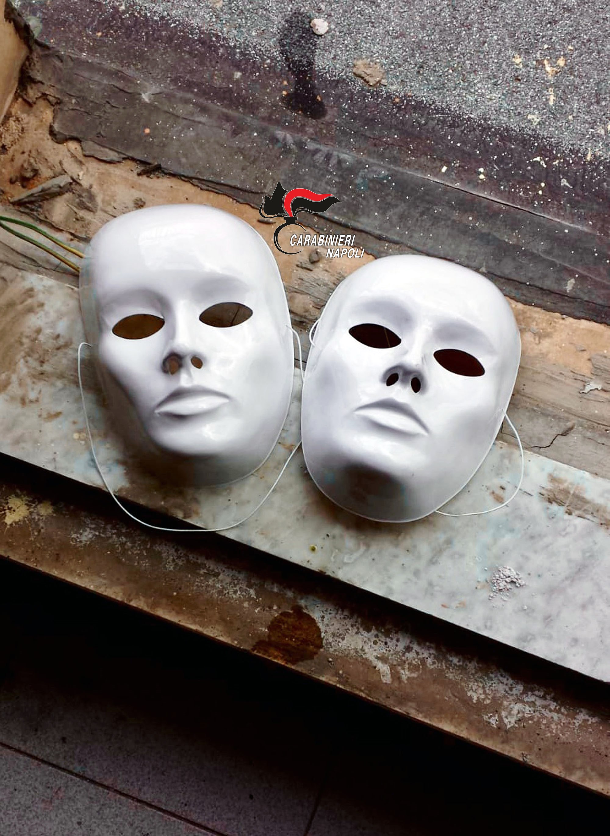 Somma Vesuviana: nelle palazzine popolari trovate arma rubata e maschere