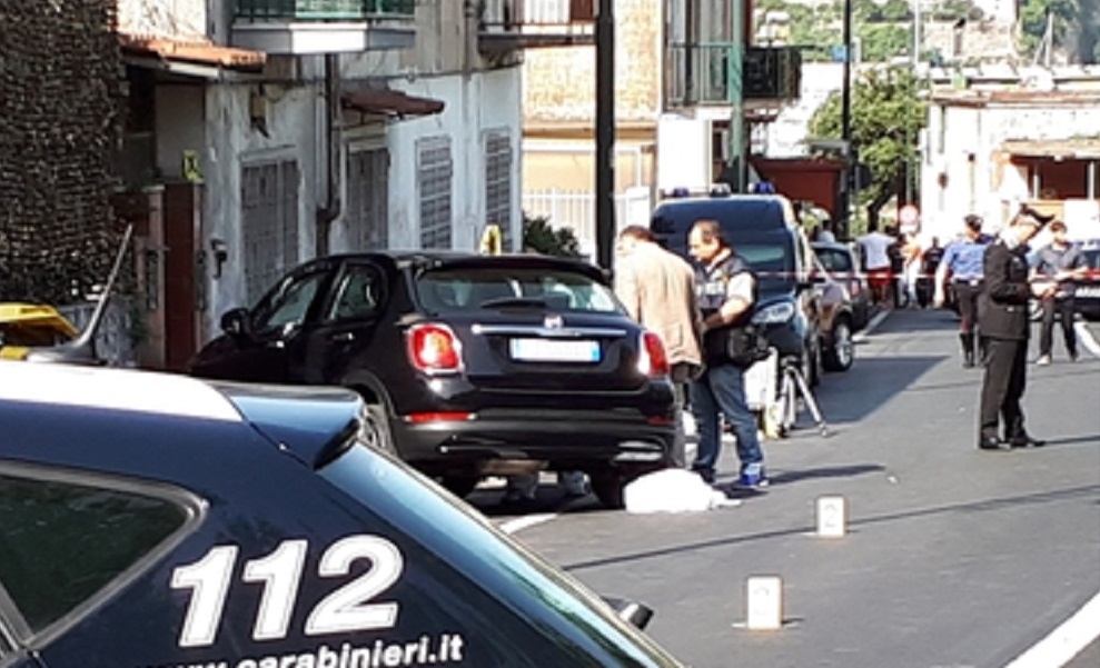 Napoli: ammazzato dopo aver difeso una ragazza durante una lite