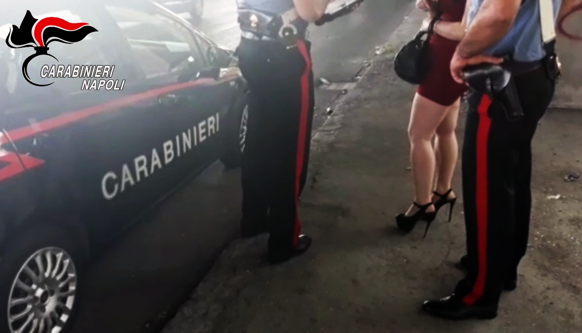 Napoli: estorsioni e usura a transessuali e prostitute della zona orientale, 8 arresti