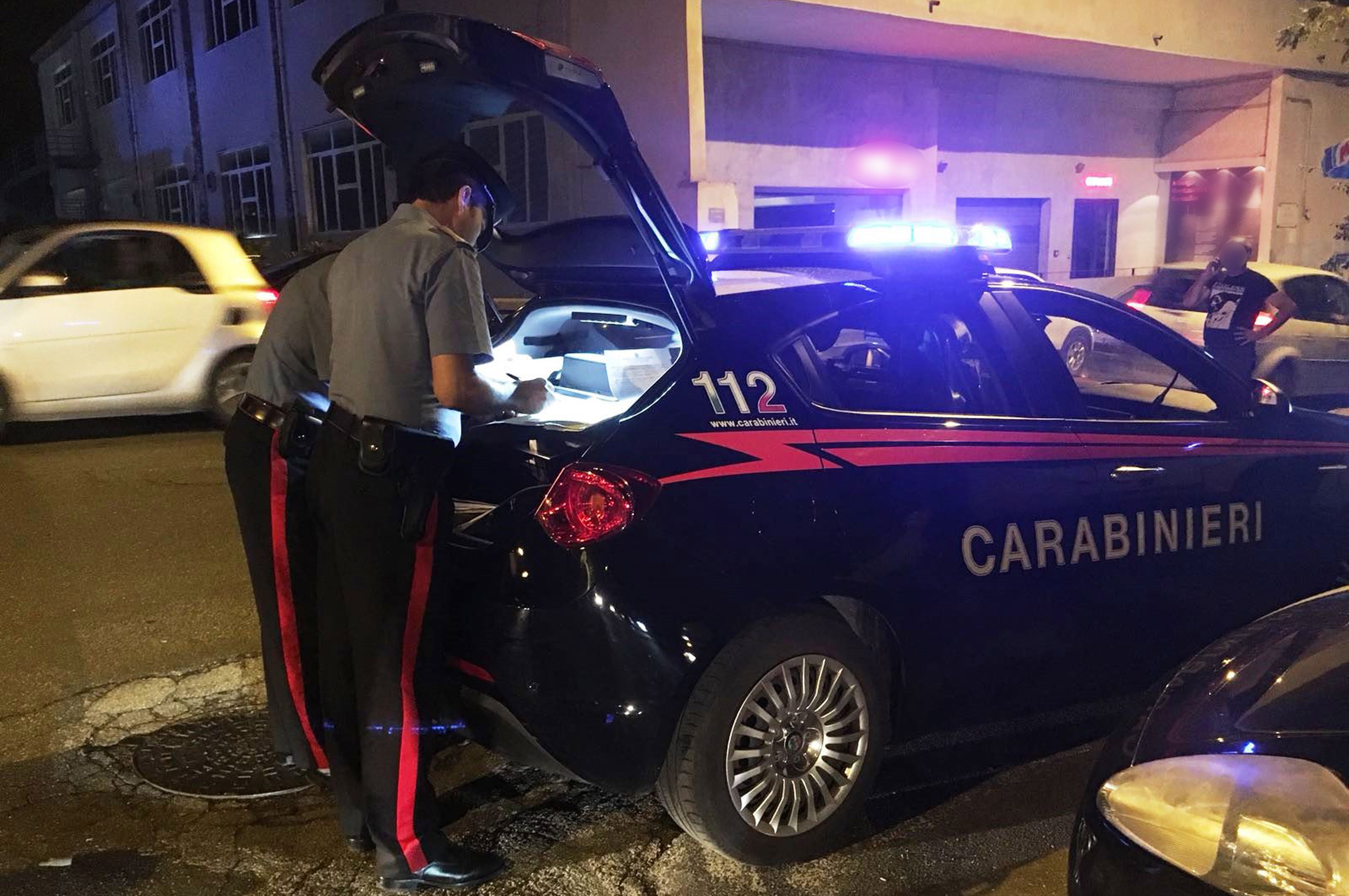 Lotta ai parcheggiatori abusivi: operazione dei carabinieri a Bagnoli e Fuorigrotta