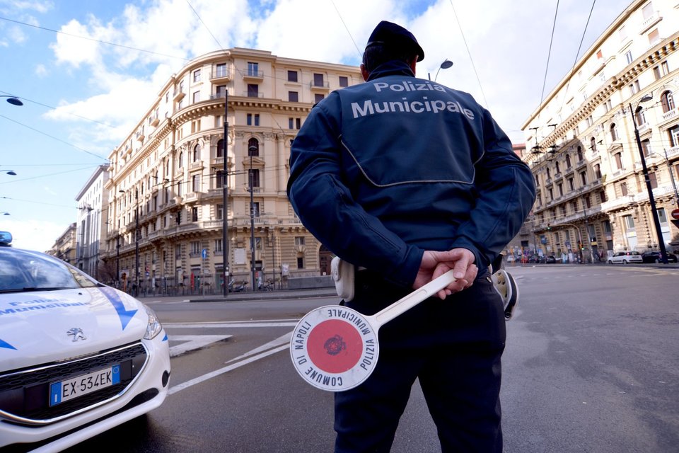 Napoli: lotta serrata alle infrazioni del codice della strada