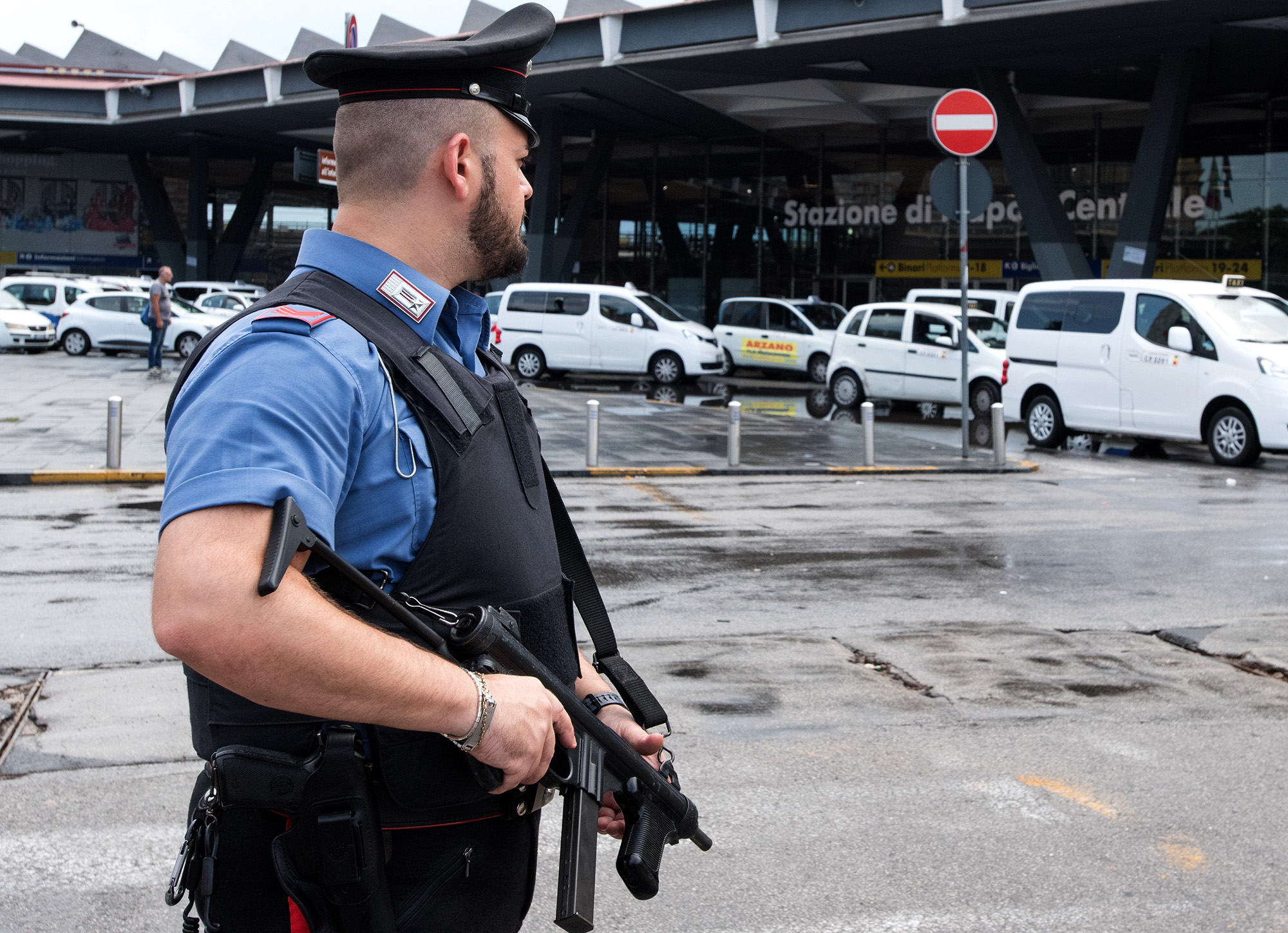 Napoli: carabinieri sventano furto ad un turista 88enne