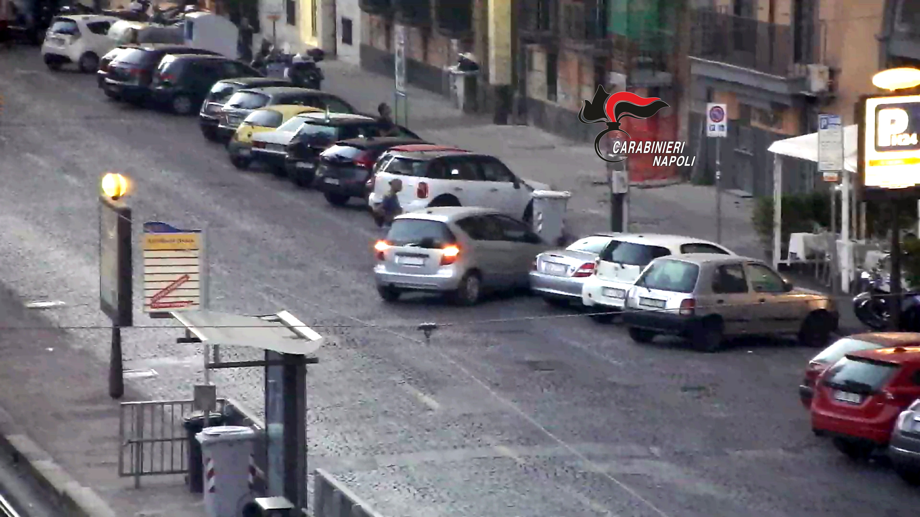 Napoli: 4 parcheggiatori abusivi espulsi dal territorio