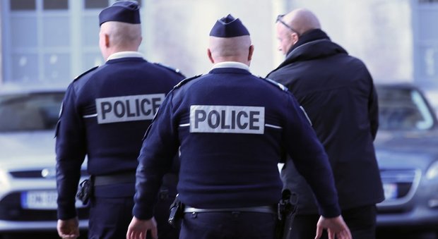 https://www.zerottounonews.it/wp-content/uploads/2019/02/polizia_francia.jpg