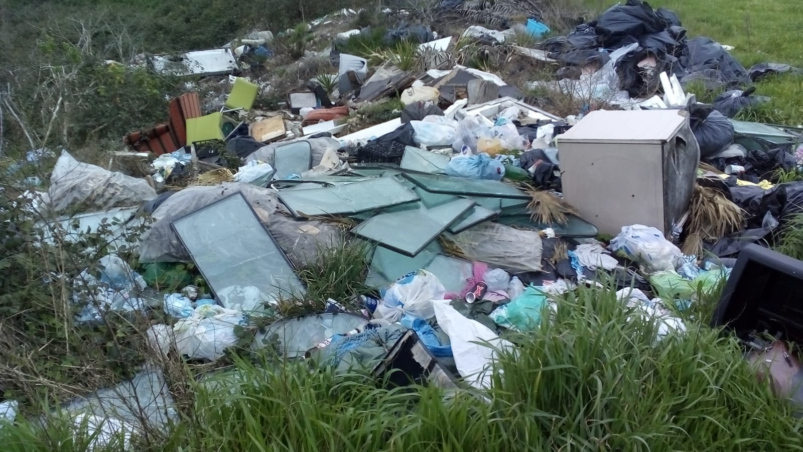 Varcaturo: sversamento illegale di rifiuti scoperto grazie a un drone