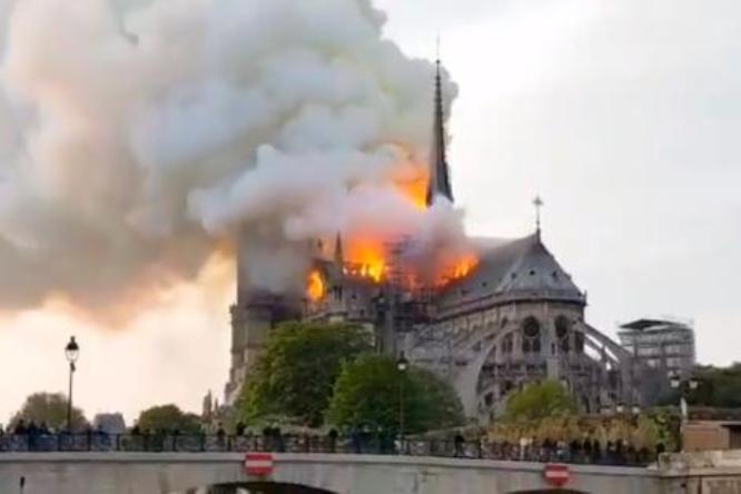 https://www.zerottounonews.it/wp-content/uploads/2019/04/Notre-Dame.jpg