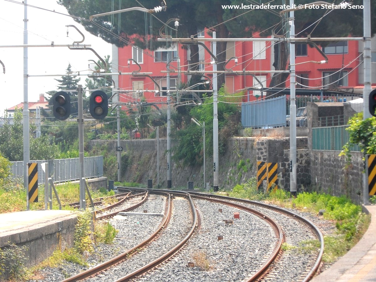Allarme incendio su treno ad Ottaviano, EAV: “pericolo rientrato, ma alcuni mezzi sono ormai vecchi”