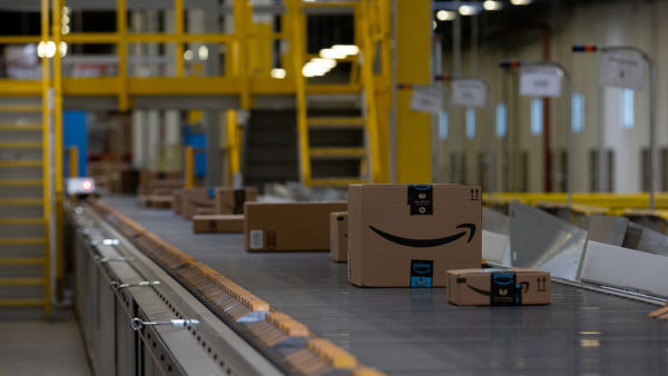 Amazon scommette al Sud: aperto ad Arzano il primo deposito del Meridione