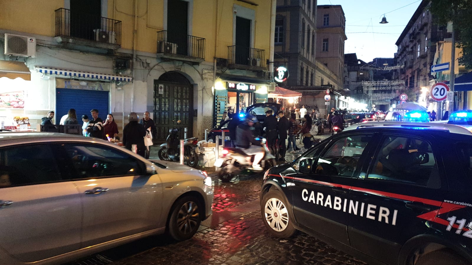 Napoli: setacciato il Rione Sanità, più di cento persone controllate