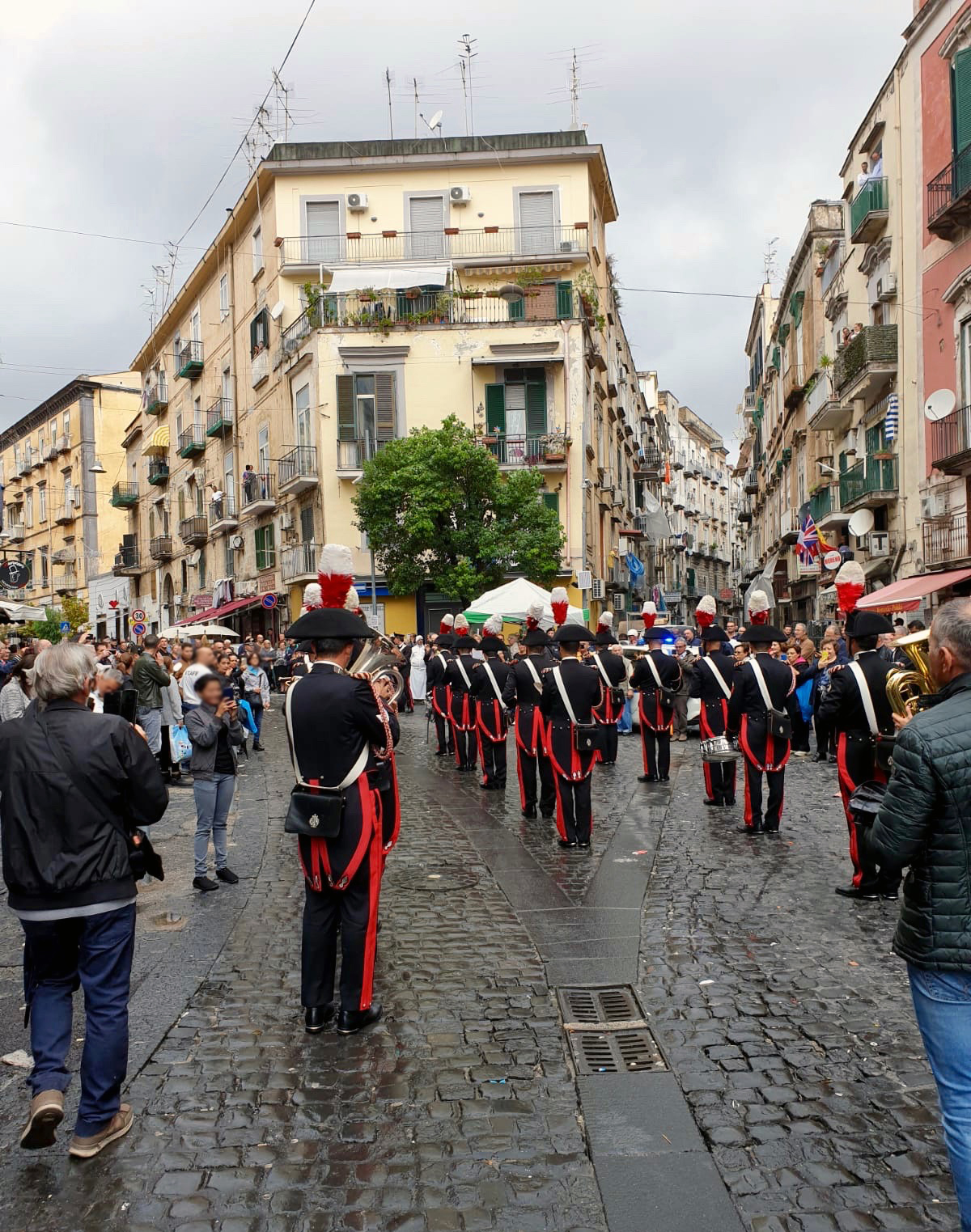 Il Rione Sanità di Napoli ha accolto la fanfara musicale dei carabinieri