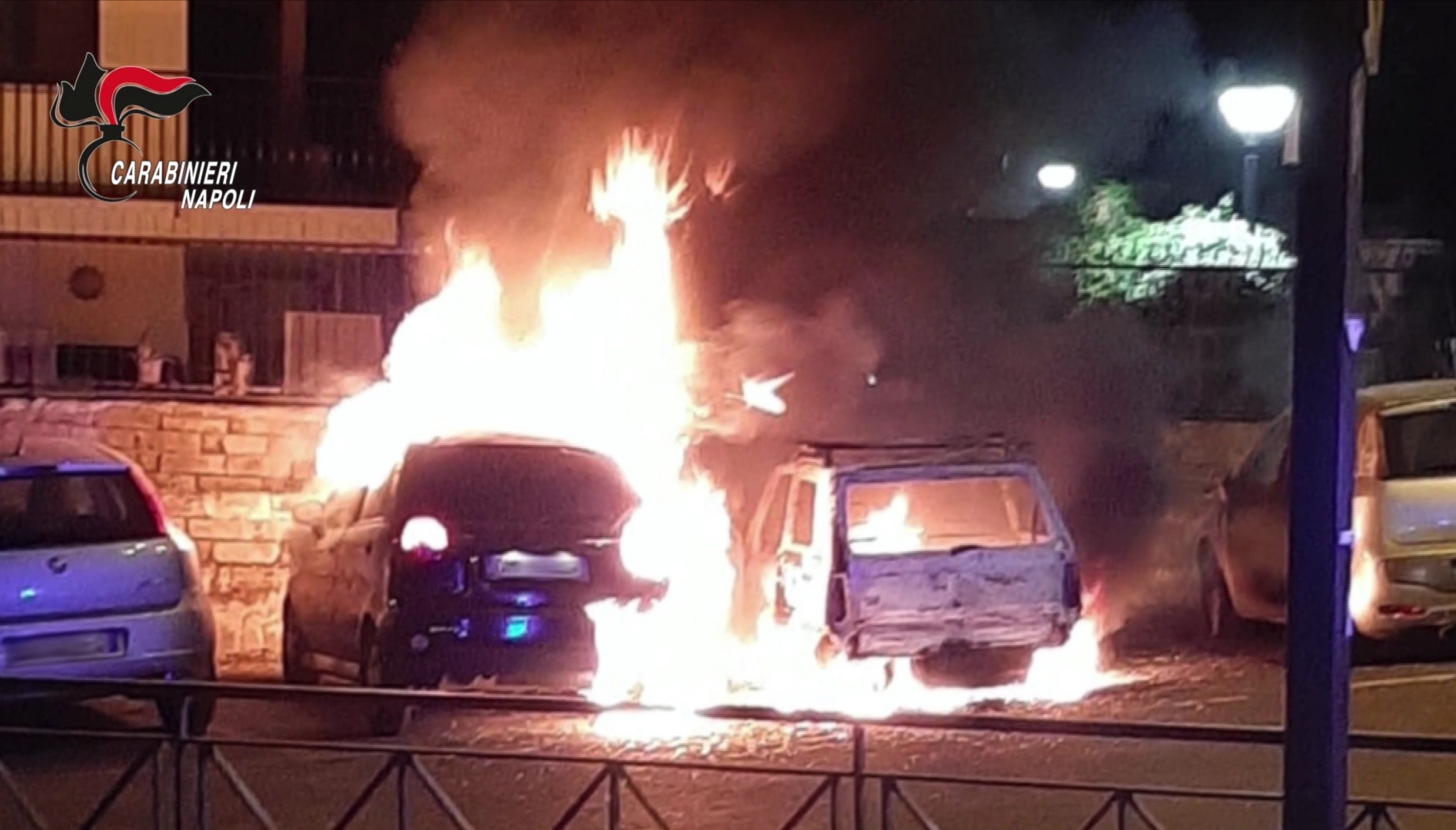 Incendiava le auto in 4 Comuni del Napoletano: arrestato piromane