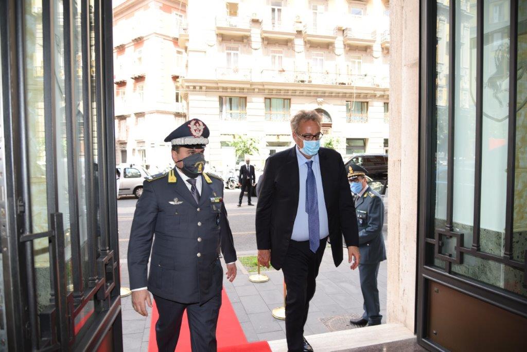 Il Prefetto di Napoli incontra la Guardia di Finanza al Comando di Napoli: focus sullo scenario criminale in città