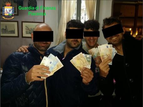 Sequestrata un’intera caserma dei carabinieri: i militari come una banda