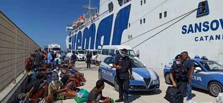 Crisi migranti a Lampedusa: sindaco pronto a dichiarare lo stato d’emergenza