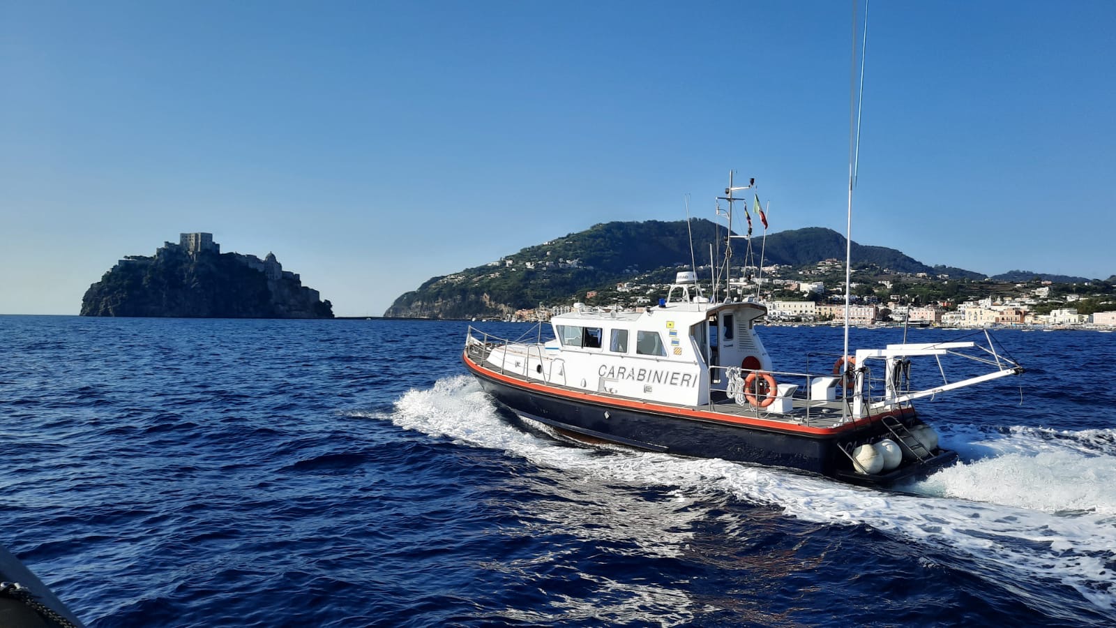 Controlli dei carabinieri nel golfo di Napoli a Ferragosto: oltre 1300 militari impiegati
