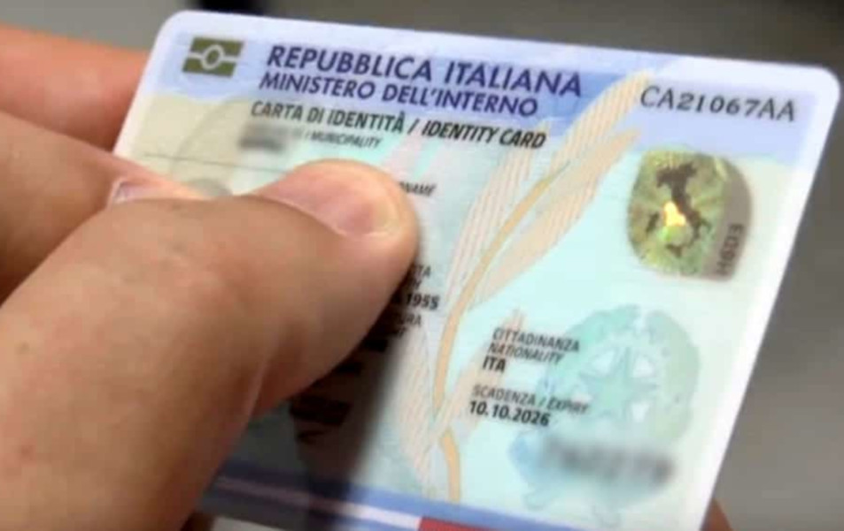 Coronavirus, Campania: nuove regole per i locali e gli arrivi dall’estero
