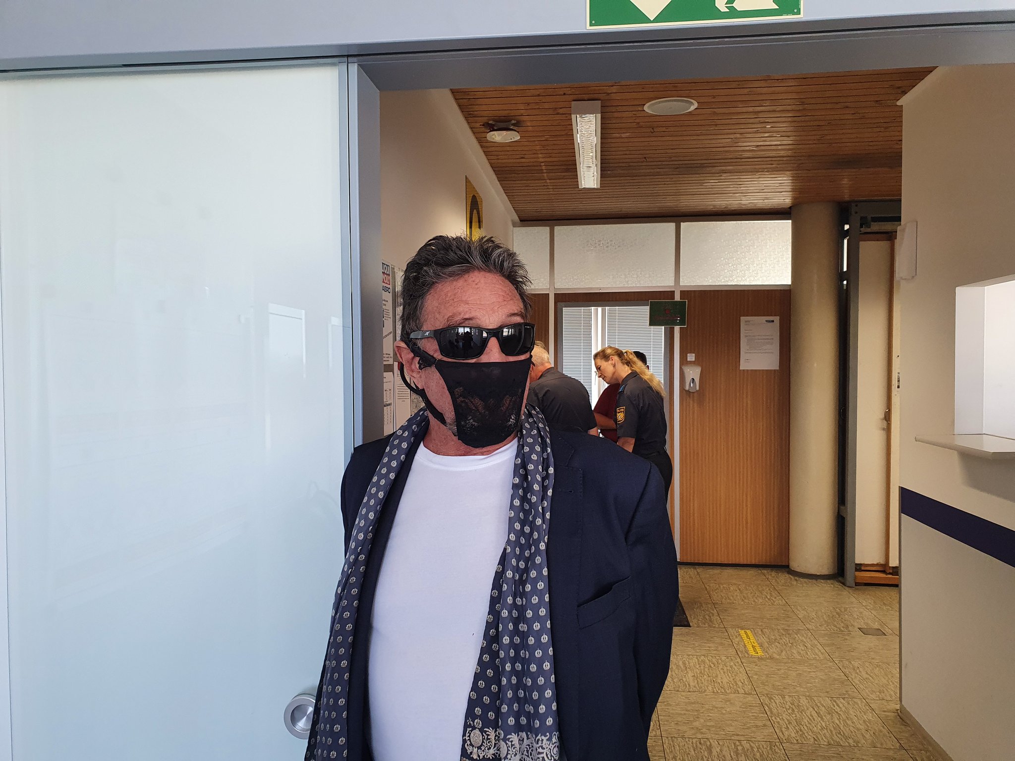Arrestato il fondatore dell’antivirus per pc, indossava un tanga come mascherina