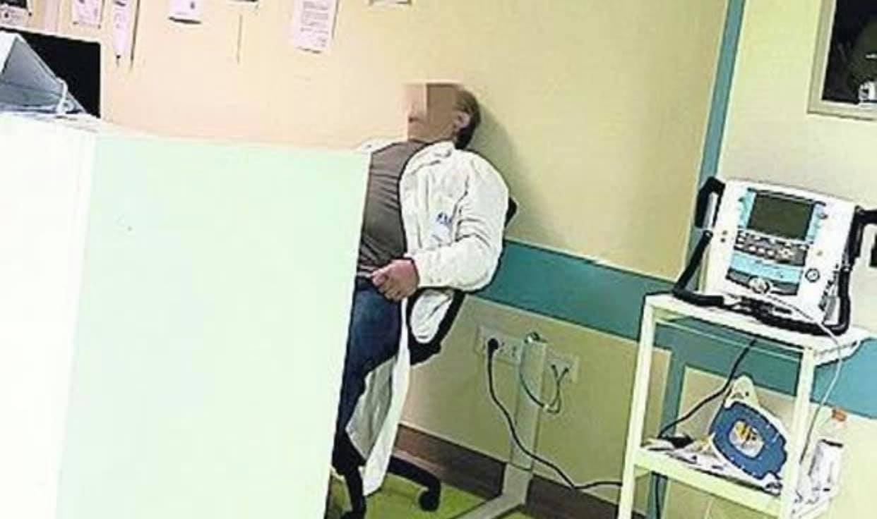 Napoli, dottore dormiente sul posto di lavoro: “Era stremato”