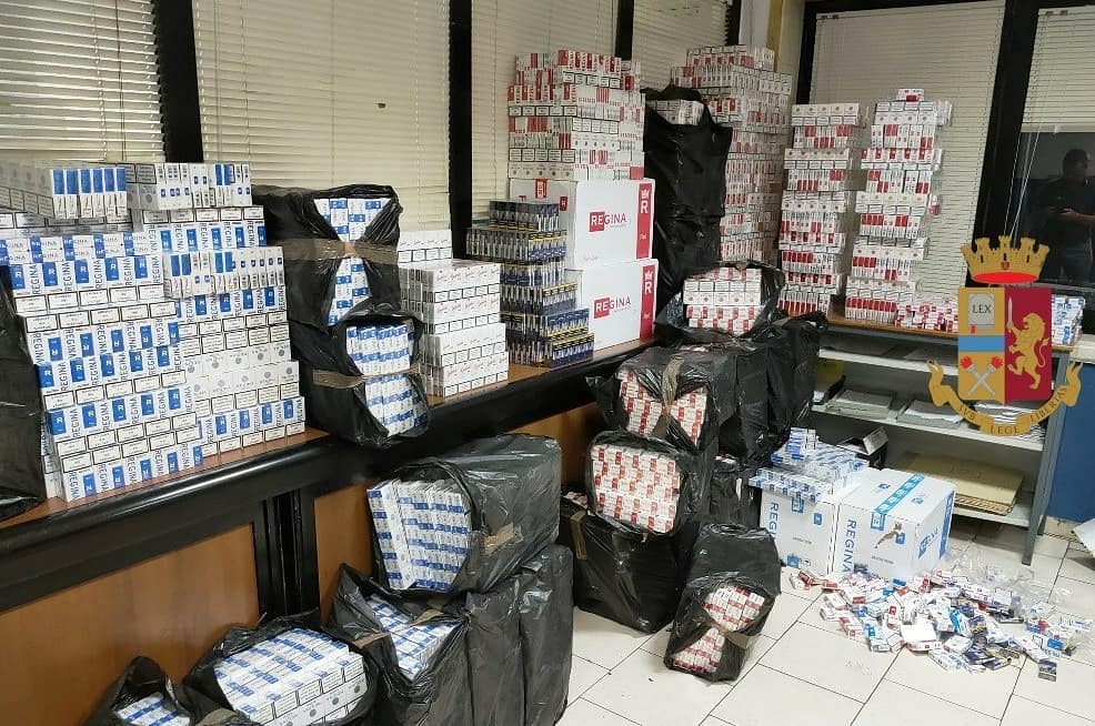 Napoli: scoperti dalla polizia 280 kg di sigarette di contrabbando