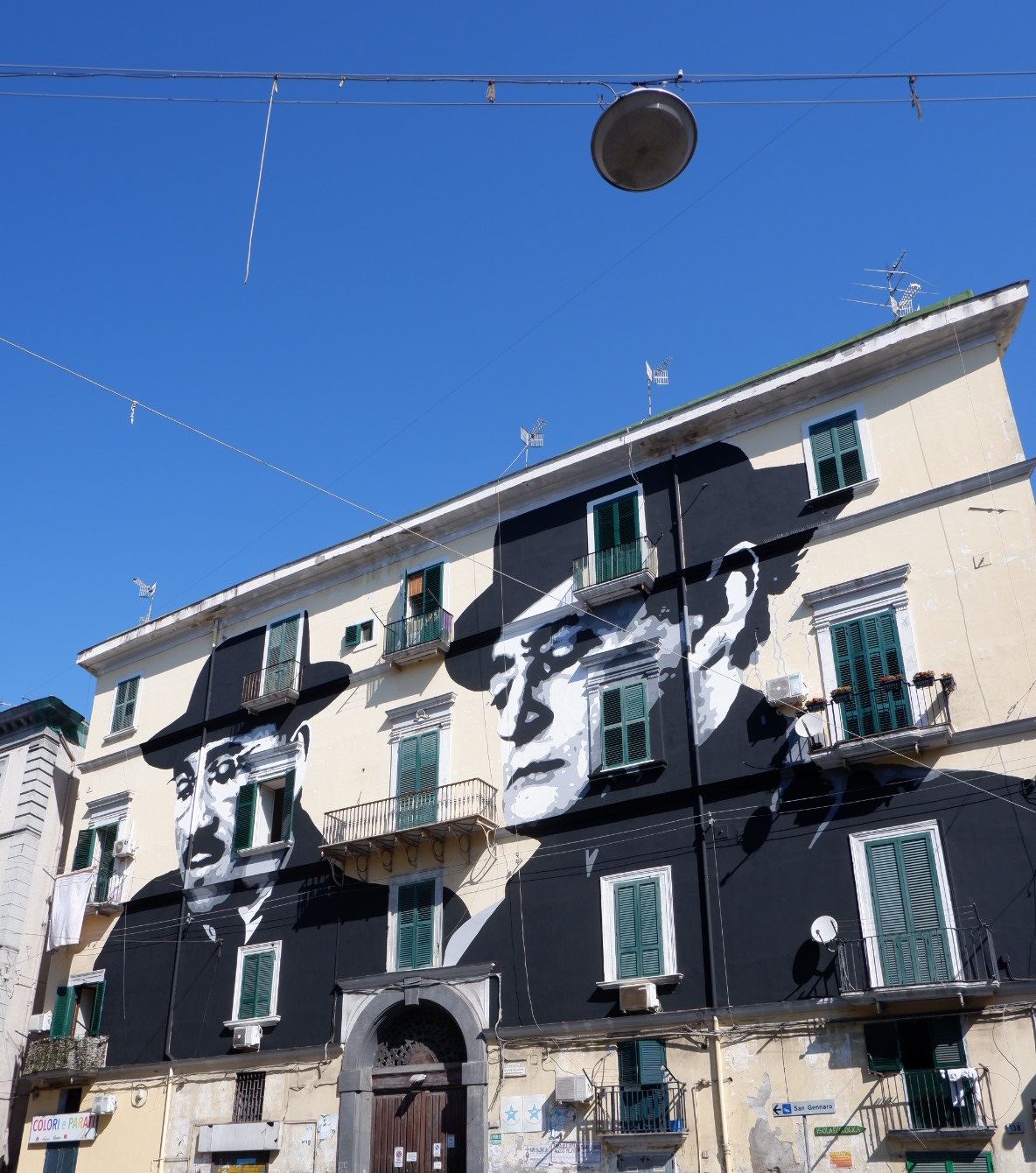 Napoli: al Rione Sanità campeggia la faccia di Totò in un nuovo murale