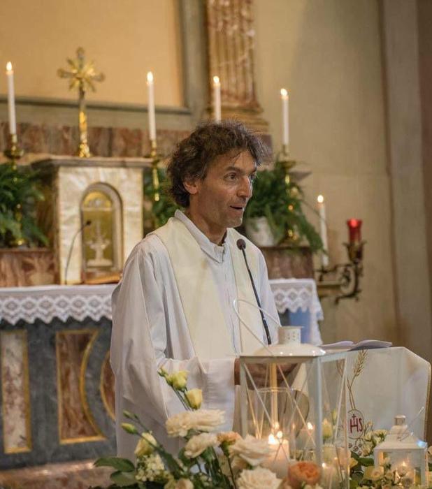 Ucciso a coltellate, muore “il prete degli ultimi” Don Roberto Malgesini