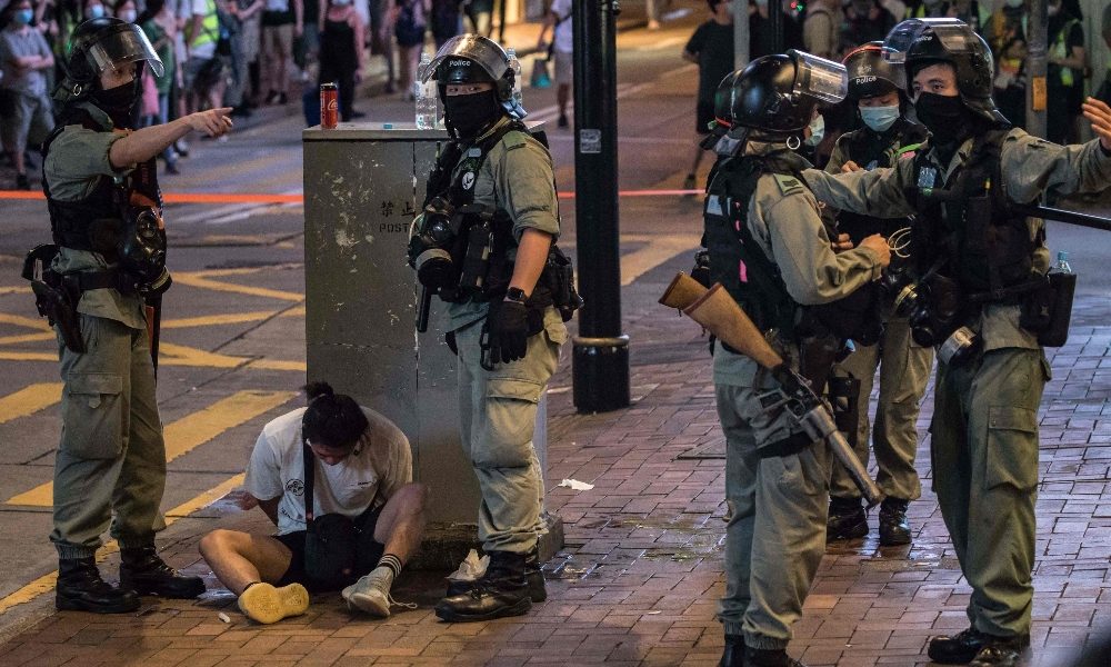https://www.zerottounonews.it/wp-content/uploads/2021/01/Hong-Kong-nuova-retata-polizia-arrestati-11-attivistiANSA-1000x600-1.jpg