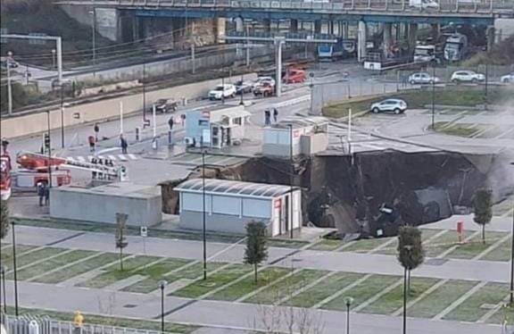 Napoli: crolla parcheggio dell’Ospedale del Mare, ingenti danni