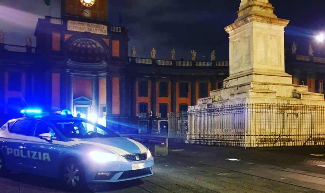 Napoli: rompe gli interni di un’ambulanza, arrestato