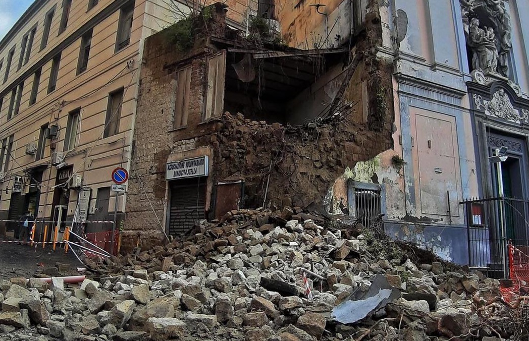 Napoli: crolla muro della Chiesa del Rosariello