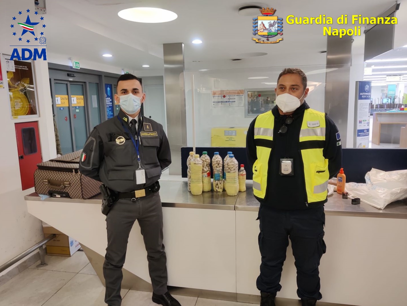 Napoli: scoperti all’aeroporto 11 kg di droga in un volo in arrivo da Parigi