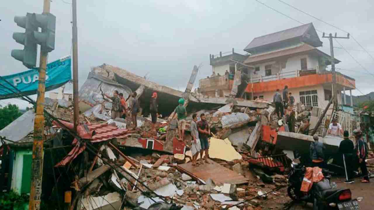 https://www.zerottounonews.it/wp-content/uploads/2021/01/terremoto-indonesia.jpg