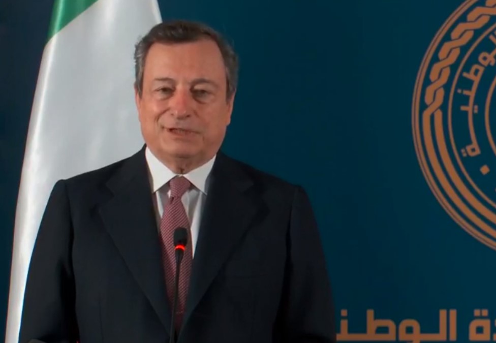 Draghi vola in Libia: “C’è soddisfazione per la gestione migranti”