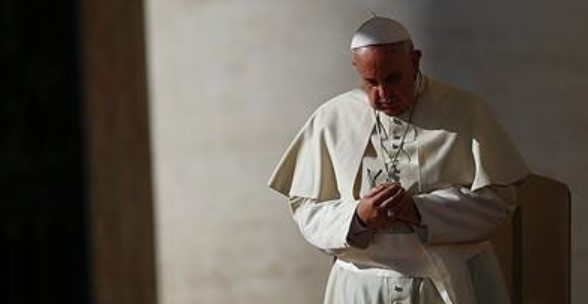 Il Papa sul celibato dei sacerdoti: “Non sono pronto a rivederlo ma non è un dogma, è solo una disciplina”