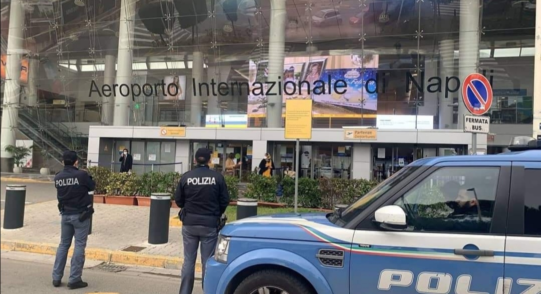 Napoli: in auto con più di 80 paia di scarpe false fuori all’aeroporto, denunciati